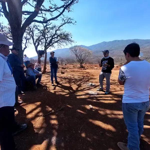 Consultores de Nenenki realizando una asesoría directamente en el territorio del cliente.